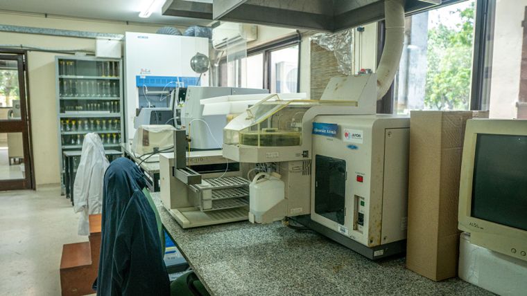Uno de los laboratorios del INA, donde se analiza en profundidad la calidad del agua Foto: Julián Volpe