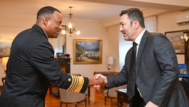El jefe del Comando Sur de Estados Unidos, Alvin Holsey, regresará a Argentina para llevar adelante nuevas reuniones bilaterales con autoridades de Defensa. El jefe del Comando Sur de Estados Unidos, Alvin Holsey, regresará a Argentina para llevar adelante nuevas reuniones bilaterales con autoridades de Defensa.