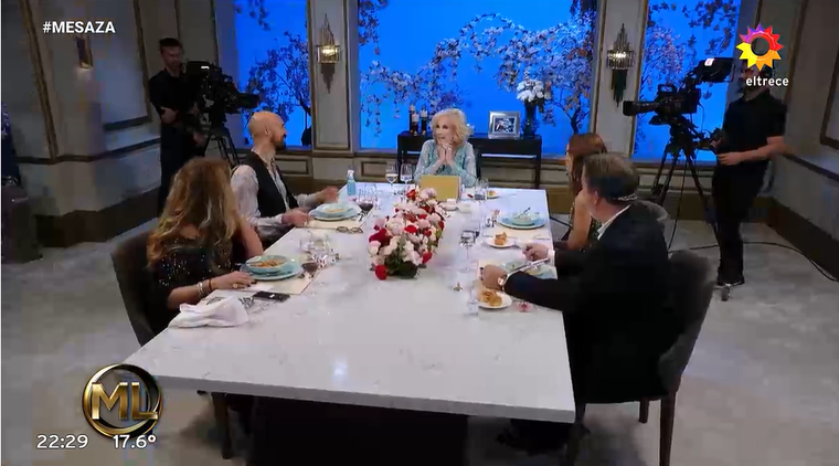 Abel Pintos estuvo junto a Mirtha Legrand en El Trece. Abel Pintos estuvo junto a Mirtha Legrand en El Trece. 