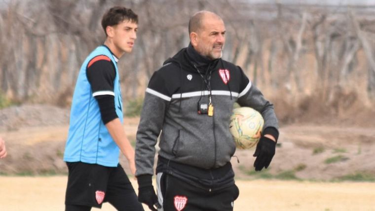 Christian Corrales, DT del Atlético San Martín, que está obligado a ganar hoy. 