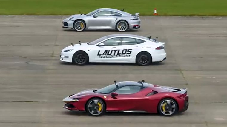 Tesla vs Ferrari vs Porsche Foto: CarWow