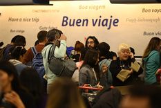 La AFIP dispuso una suba del dólar que pagar los turistas, además del tipo de cambio para ahorro. Foto: Telam