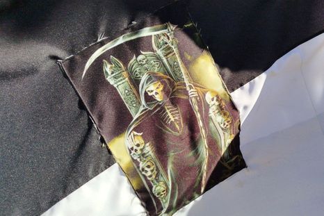 San La Muerte, en una bandera de su altar en Luján de Cuyo. Foto Ulises Naranjo San La Muerte, en una bandera de su altar en Luján de Cuyo. Foto Ulises Naranjo