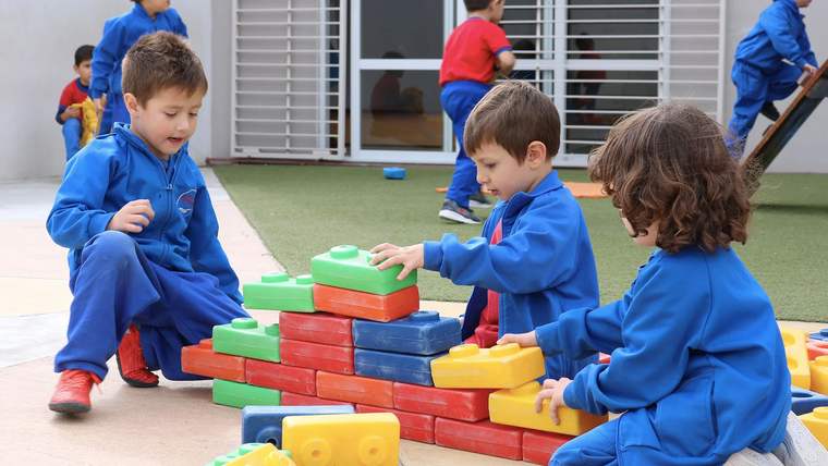 Para los más pequeños, el mundo no es todavía un recurso que explotar. Para los más pequeños, el mundo no es todavía un recurso que explotar.