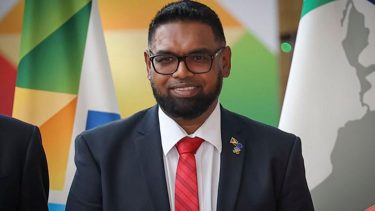 El gobierno de Guyana, encabezado por el presidente Irfaan Ali, no puede disponer libremente de los recursos de la bonanza petrolera.