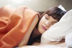 ¿Sería tu sueño tan tranquilo si supieras lo que puede rondar entre tus sábanas? Foto: GETTY IMAGES