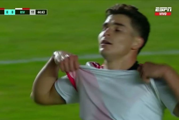 Julián Álvarez se perdió un gol realmente increíble para River.