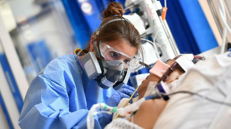 El virus sigue fuerte en el mundo. Foto: Afp.