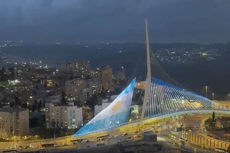 jerusalen se ilumino con los colores argentinos por la visita de milei jerusalen se ilumino con los colores argentinos por la visita de milei