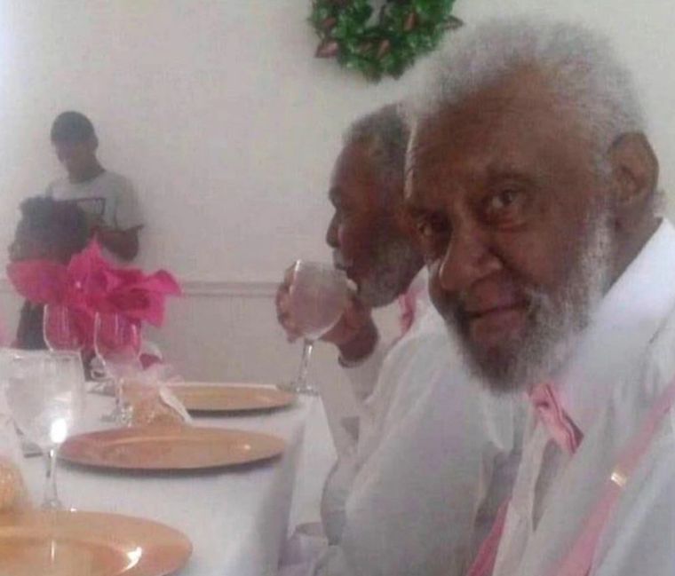 Raynor (derecha) fue hallado muerto y con un escalofriante manuscrito Foto: Daily News
