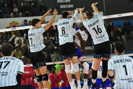 Agustín Loser fue el capitán del seleccionado argentino de vóley en el triunfo ante Cuba por 3-0. Agustín Loser fue el capitán del seleccionado argentino de vóley en el triunfo ante Cuba por 3-0.