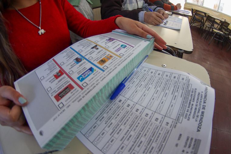 La Boleta Única Papel acelera y facilita el proceso electoral. Foto: Santiago Tagua /MDZ