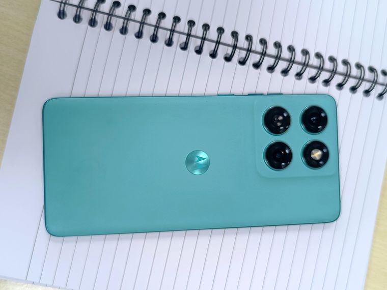Los nuevos smartphones de la marca apuestan por la integración de inteligencia artificial y diseños resistentes. Los nuevos smartphones de la marca apuestan por la integración de inteligencia artificial y diseños resistentes.
