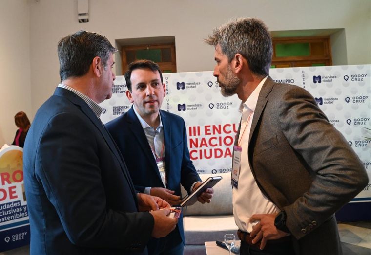 Tadeo García Zalazar junto al vice Mario Abed y Ulpiano Suarez Foto: Gentieza