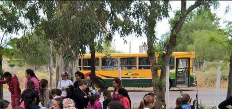 Colectivo en Lavalle Foto: Facebook Lavalle Turismo