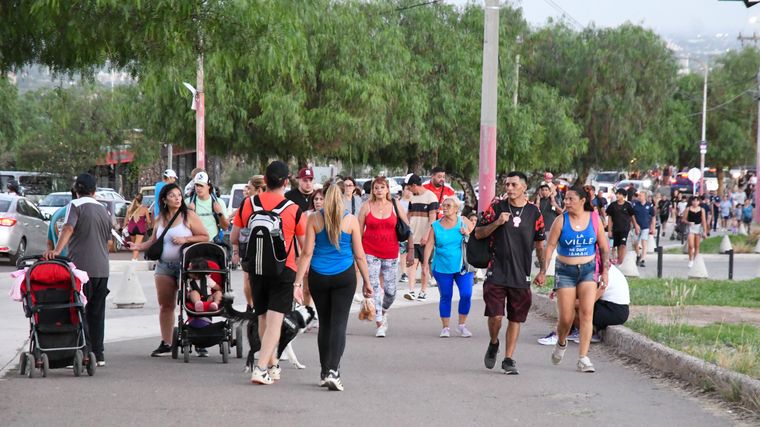 Los fieles a la Virgen peregrinaron durante todo el día hacia el santuaria en El Challao. Los fieles a la Virgen peregrinaron durante todo el día hacia el santuaria en El Challao.