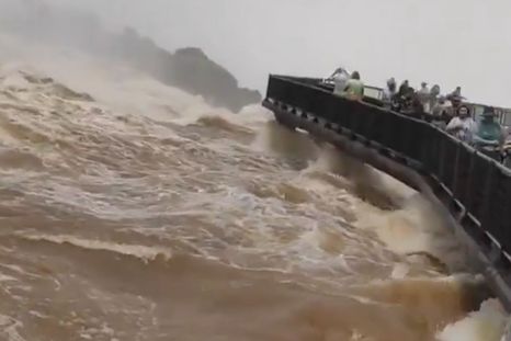 llego el super nino: el rio iguazu crecio en las cataratas y el mar avanza sobre monte hermoso por viento extremo llego el super nino: el rio iguazu crecio en las cataratas y el mar avanza sobre monte hermoso por viento extremo