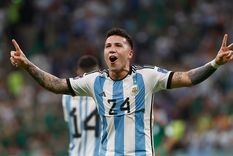 Enzo Fernández habría arreglado un pre-contrato con el Liverpool para sumarse en junio del 2023. Foto: EFE
