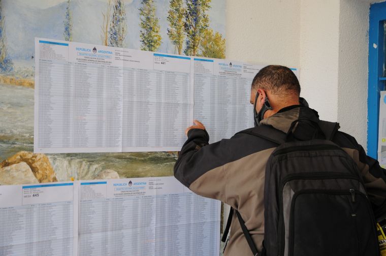 La consulta de padrón permite conocer el lugar y la mesa de votación antes del día de las elecciones. Foto: ALF PONCE MERCADO / MDZ