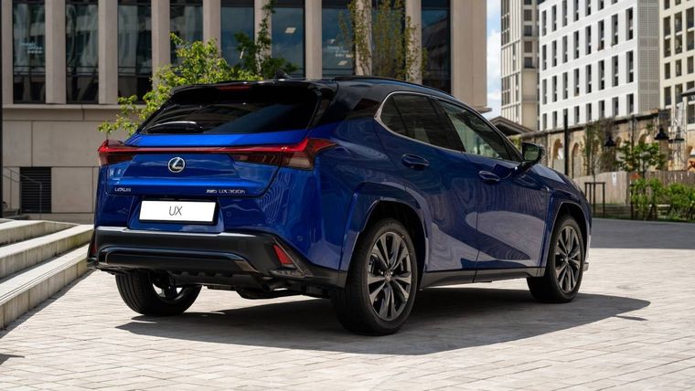 Lexus UX 2025