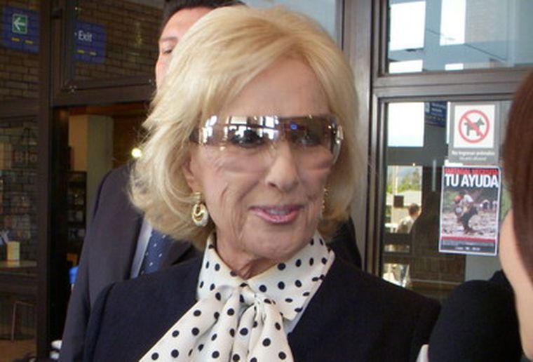Mirtha llegó en un vuelo comercial.