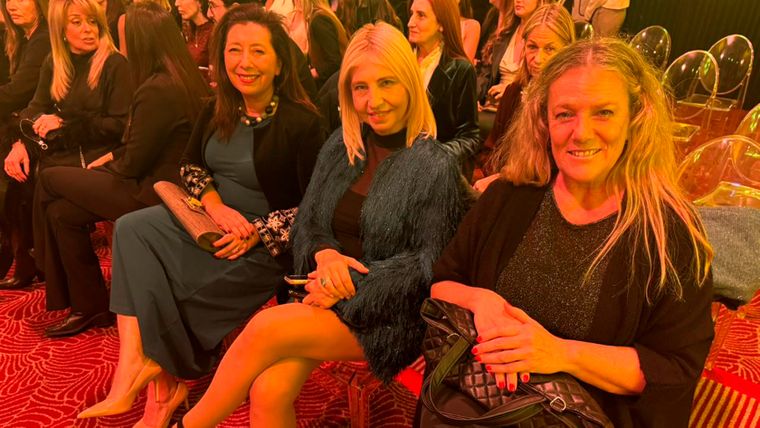 Carina Egea, Claudia Farina y Alejandra Navarría.