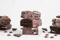 Estos cuadrados de brownie se ganarán tu corazón, ¡como se han ganado el nuestro! Pruébalos y no te arrepentirás. Estos cuadrados de brownie se ganarán tu corazón, ¡como se han ganado el nuestro! Pruébalos y no te arrepentirás.