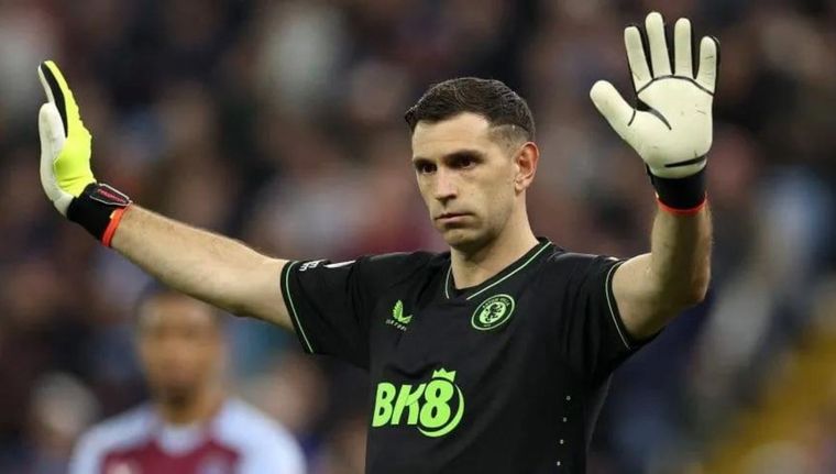 Dbu Martínez tendrá un nuevo compañero argentino en el Aston Villa y ya serán tres los jugadores nacionales en el club, además de Emiliano Buendía. Foto: Getty Images