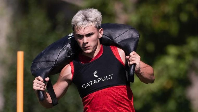 Santi López sigue sin renovar su contrato y en Independiente se impacientan. Foto: Instagram @santiiloopez11