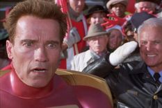 Luego de decenas de películas de acción, a Arnold Schwarzenegger lo tentó el cine de comedia