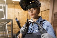 Integrar a mujeres en tareas de soldadura, trae consigo beneficios tangibles, destacan los especialistas. Foto: Gentileza