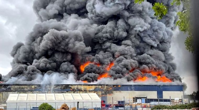 Una de las explosiones en Leamington Spa. Foto: The Telegraph.
