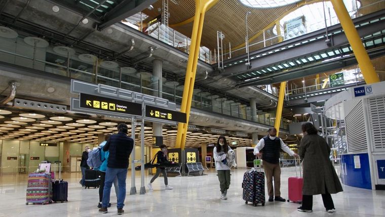 Muchas aerolíneas que operan rutas entre Argentina y España ya ofrecen pasajes a quienes estén vacunados con Sputnik