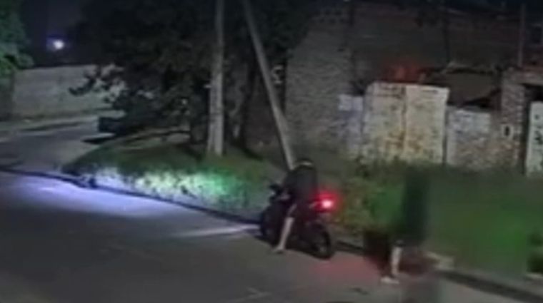 La balacera fue perpetrada por delincuentes que en primera instancia se hicieron pasar por policías. Hubo una persecución, pero están prófugos.