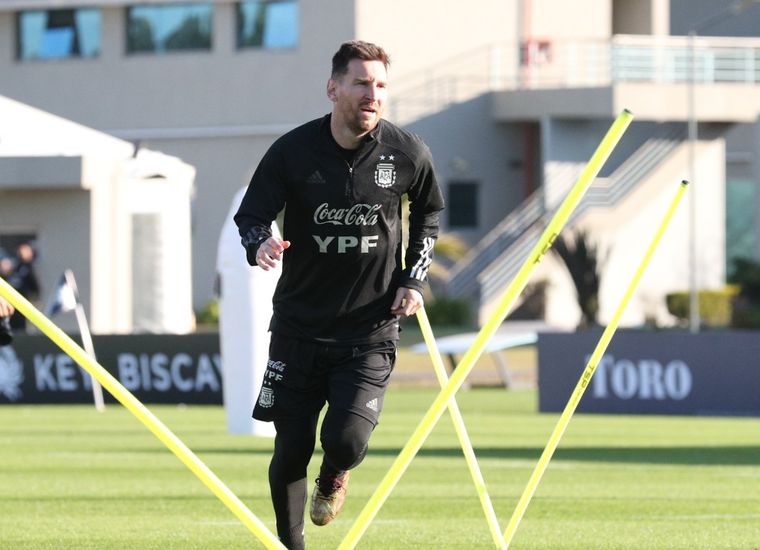 Lionel Messi en acción. Foto: @Argentina