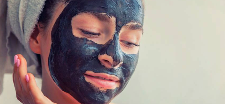 Mascarilla facial orgánica a base de café. Foto: El País -  https://imagenes.elpais.com/resizer/-tPo2CRwy1G9np8vNLue_ETlUEQ=/1960x0/cloudfront-eu-central-1.images.arcpublishing.com/prisa/QVPGEN5AX3MBX5GBLH3GWEFHUU.jpg