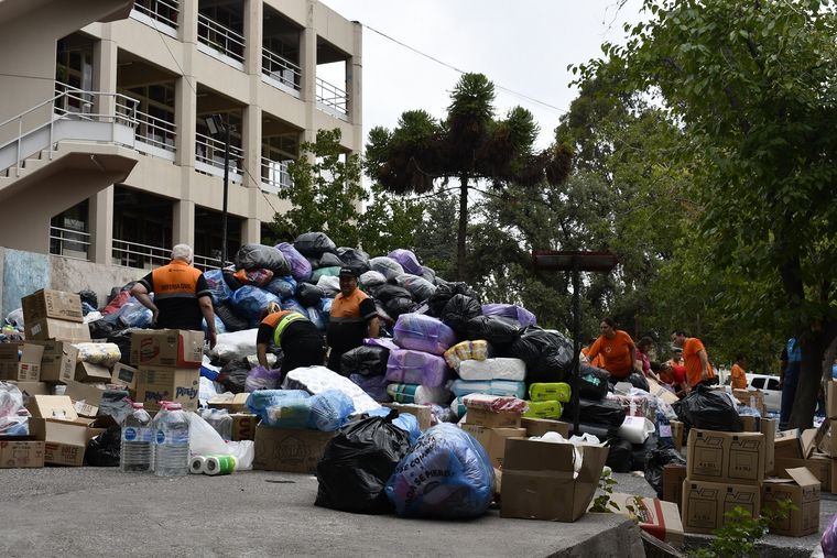 El camión con las donaciones partió desde la Universidad Juan Agustín Maza. Foto: Universidad Juan Agustín Maza