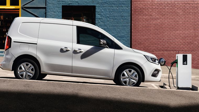 Renault y FEMP lanzan plan para electrificar flotas municipales en toda España