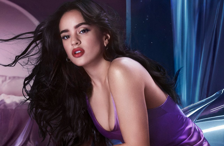 Rosalía enamoró a todos con un anillo personalizado que le confeccionaron. Foto: Instagram