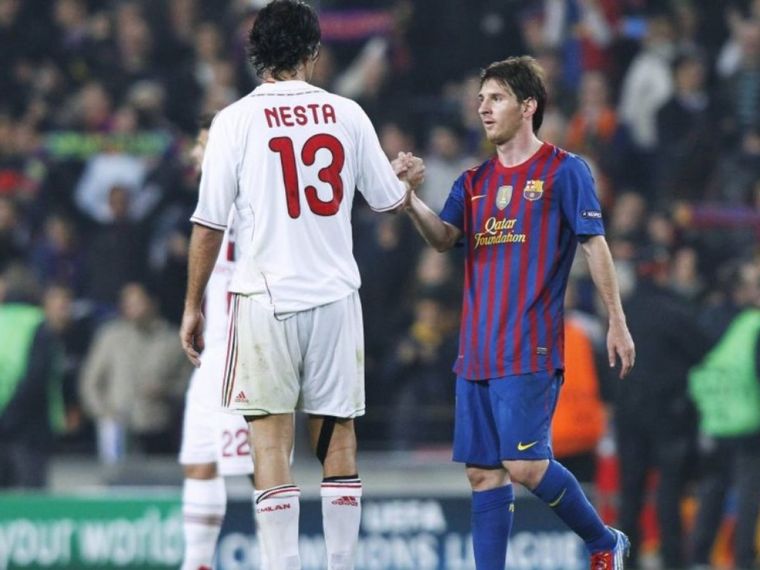 Nesta saluda a Messi, su gran pesadilla. Foto: Marca