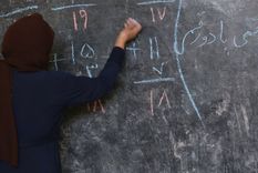Una profesora en un aula afgana (imagen de archivo). Foto: GETTY IMAGES Foto: GETTY IMAGES