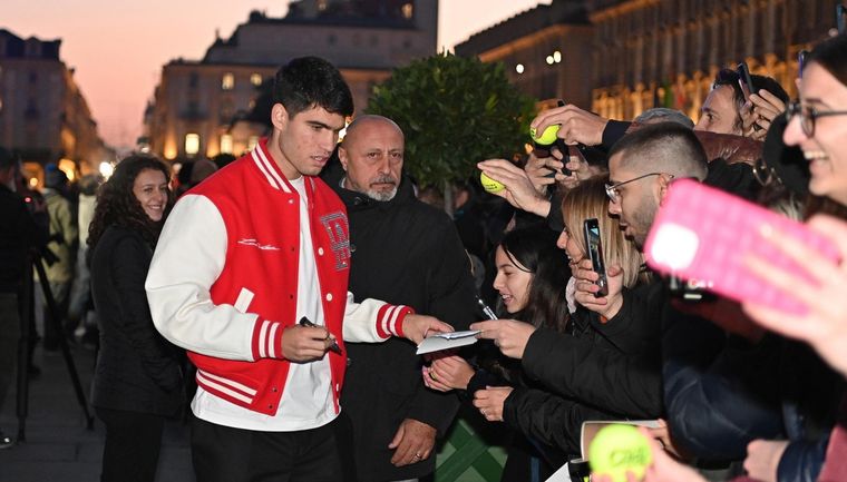 Alcaraz en la blue carpet del ATP Finals en Turín Foto: EFE