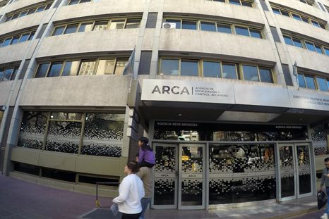 otro duro golpe para caputo: en medio de una interna de poder, renuncio jose velis, jefe de la aduana otro duro golpe para caputo: en medio de una interna de poder, renuncio jose velis, jefe de la aduana