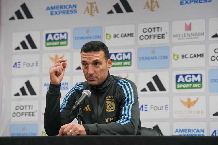 Scaloni, en conferencia de prensa. Foto: @Argentina
