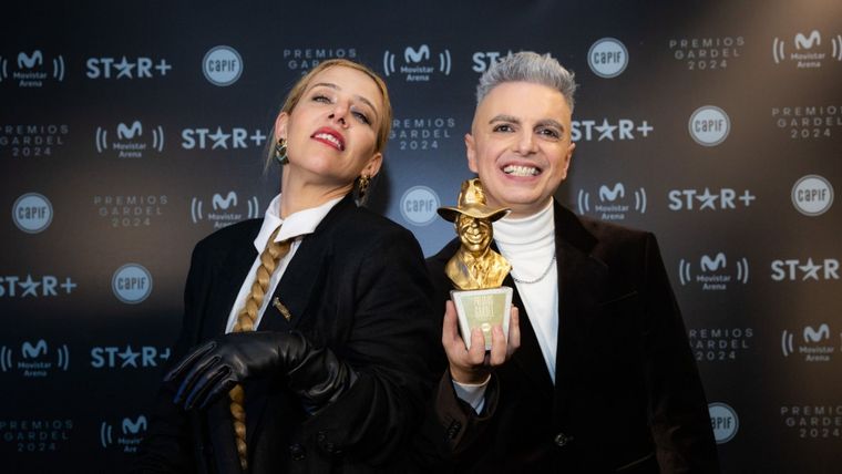 Miranda con el Gardel de Oro 2024. Foto: Instagram: @premiosgardel
