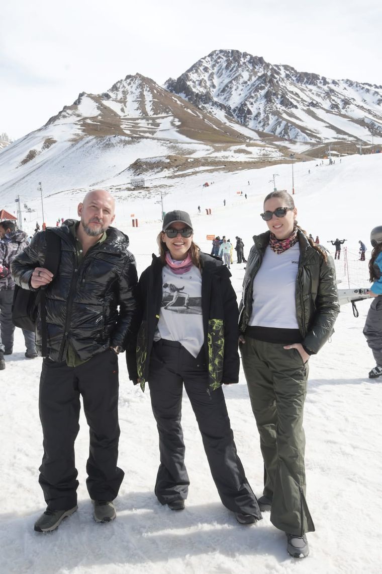 Los amigos salteños Ezequiel, Eugenia y Catalina. Los amigos salteños Ezequiel, Eugenia y Catalina.