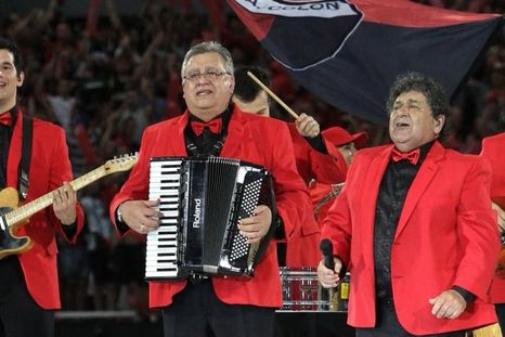 Los Palmeras, grupo de cumbia santafesina, inicia una nueva etapa. Los Palmeras, grupo de cumbia santafesina, inicia una nueva etapa.