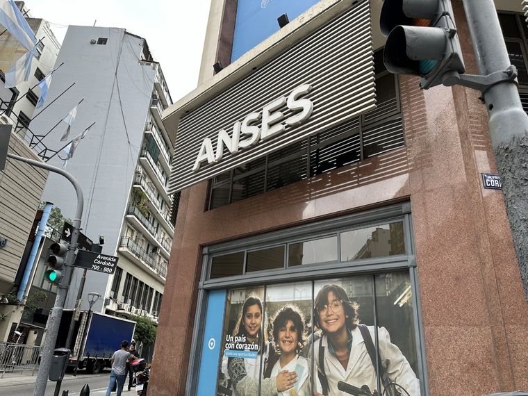 Beneficios de Anses: cómo acceder a los descuentos. Foto: Victoria Urruspuru / MDZ