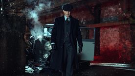 Tommy Shelby regresa para una nueva aventura. Tommy Shelby regresa para una nueva aventura.