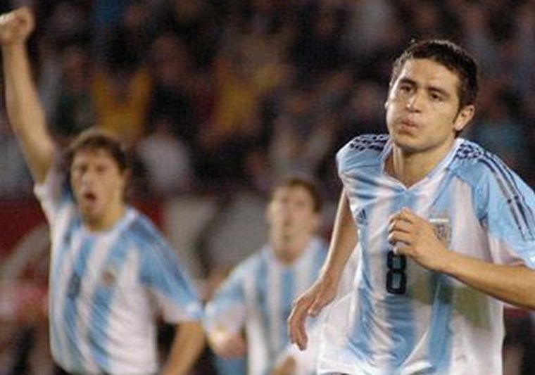 Riquelme es una de las figuras que los catalanes han solicitado para el partido.